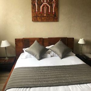 Habitación Estándar con Cama Queen